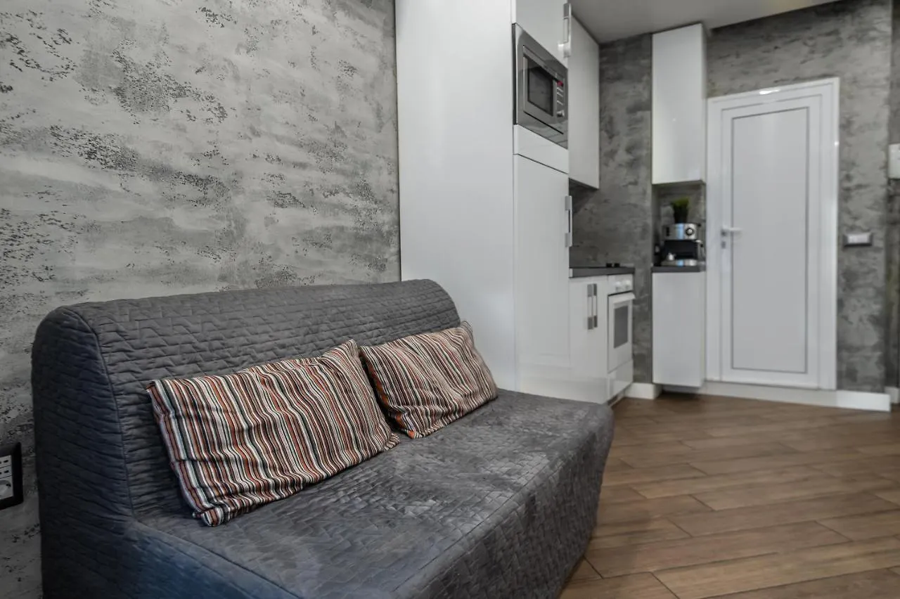 Luxury Studio Silver Sofia 0*,